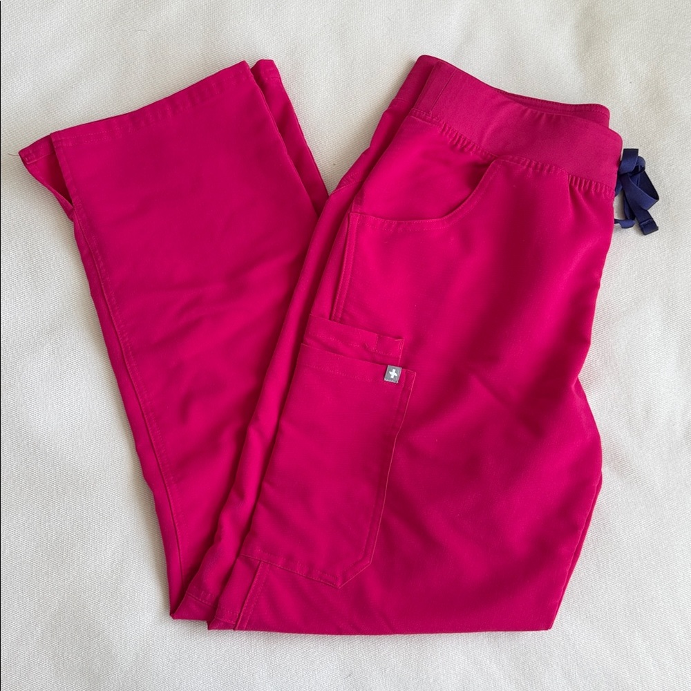 Figs Kade Cargo Scrub Pant - Size M - Ultra Rose